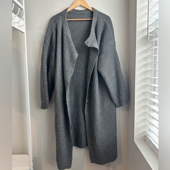 Commense Gray Cardigan - Picture 2 of 4